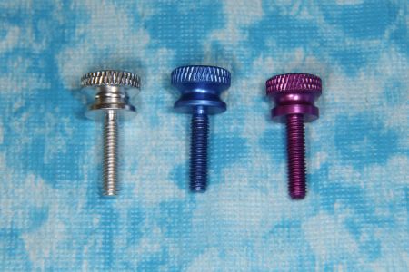 Alu Rändelschraube M4 x 24 mm