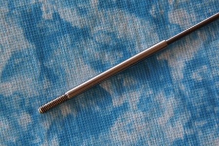 VA Endstück 60 x 4 mm mit 2,5 mm Federstahlwelle, M4 re.