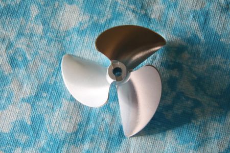 CNC Alu Propeller 66/3 x1,4 Fahrfertig, links