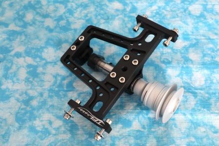 T- Bar mit Kugellager, 6mm Spannzange, Sternkuplung auf Konus mit Riemenscheibe, schwarz