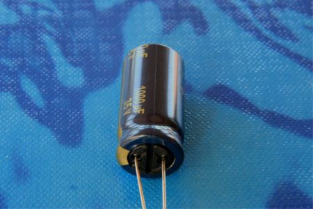 Kondensator 35V 1.000µF