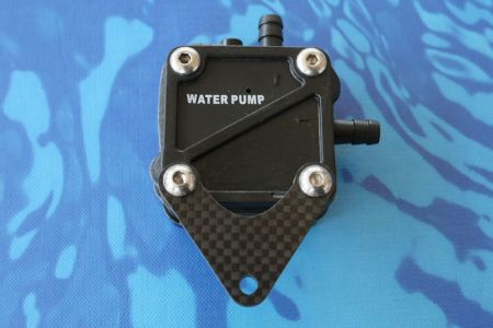 Unterdruck Wasserpumpe schwarz